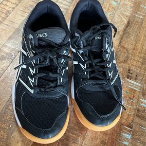 Upcourt 4 volleyball shoes black with white stripes